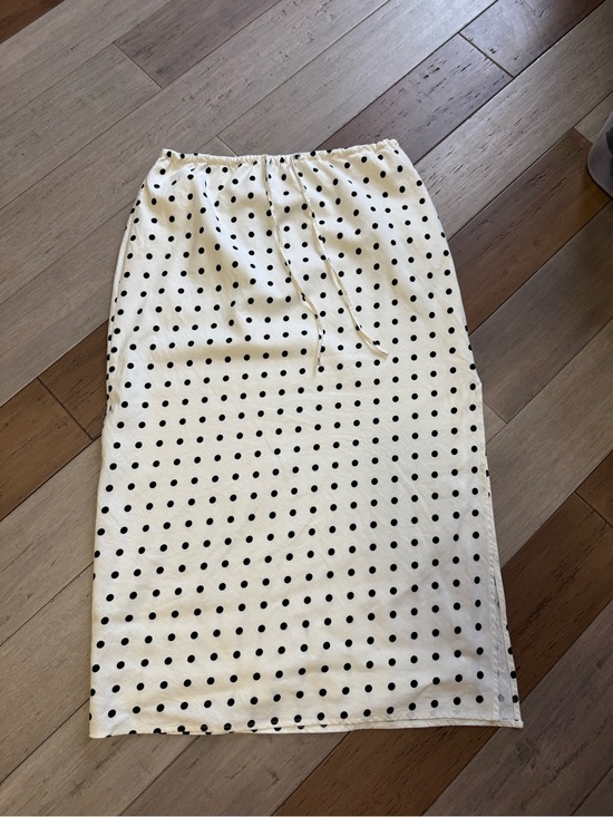 GAP Dresses & Skirts - GAP White Midi Skirt with Black Polka Dots